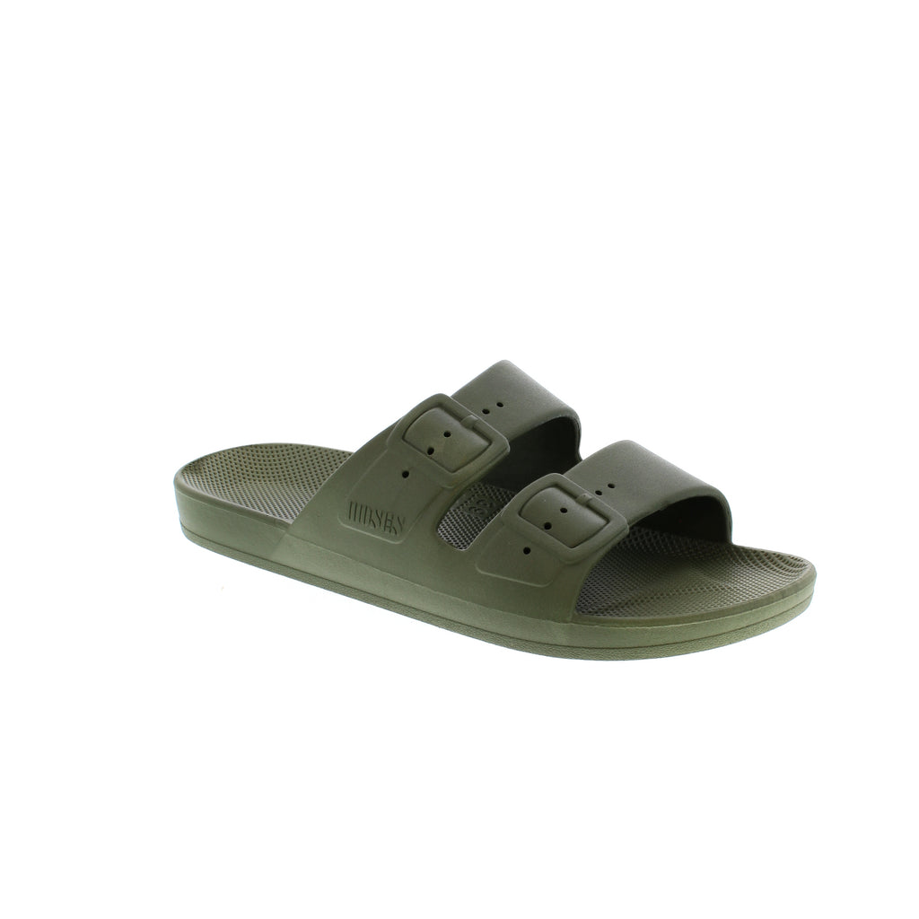 Freedom Moses black vegan slides are injected with air, so you feel like you're walking on a cloud. No matter where you're headed, these slides are waterproof and comfortable for all-day wear. 