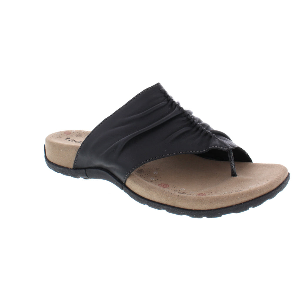 Make each summer outfit stand out with style in the Gift 2 thong by Täōs! This trendy sandal provides all-day comfort with every step!