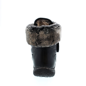 Keep your feet toasty with the Gill 2 boot from Wanderlust. Designed with a rollable collar, this waterproof boot is cold rated to -20°C and will keep your feet gripping in the snow.  