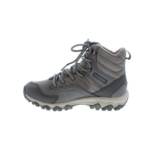 The Thermo Akita Mid WP boot is crafted with waterproof leather, a waterproof membrane and 200g of warm insulation to protect against cold weather. With a Merrell sticky rubber outsole, you will have optimal traction in cold weather.