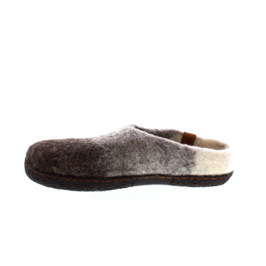 The Wool Kathmandu slipper is handmade in Nepal and is crafted from wool to help regulate temperature and keep feet comfortable in a lightweight and flexible slipper bootie. Equipped with EnergySole™ for shock-absorption, this slipper ensures all of the small muscles in your feet are working together for excellent support wherever you go.
