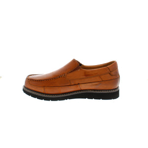 Propet® Griffen features a classic slip-on shoe finished in leather with a well-bedded footbed, so every step is comfortable. 
