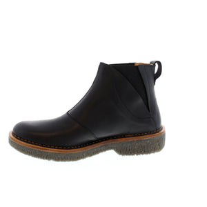 These slip-on boots are perfect for everyday wear with a fresh twist to keep your wardrobe eco-friendly and exciting! 