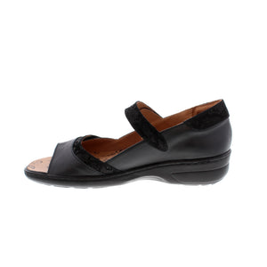 Selina is the beautiful cross between sandal and dress shoe. These adjustable shoes keep you supported with a thoughtful and fashionable design while keeping up with the latest trend!
