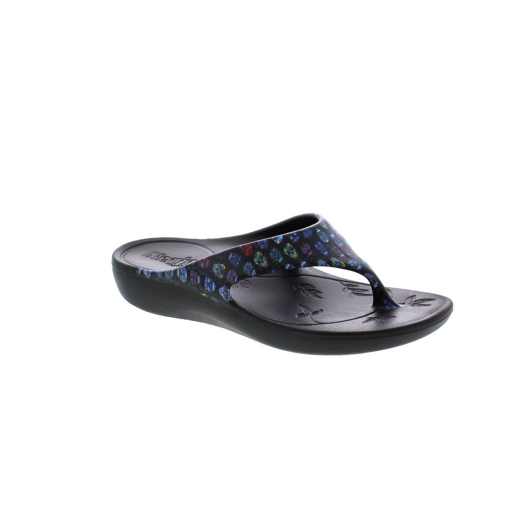Relax and unwind in the Ode - an ultra-lightweight sandal with arch support that supports your feet, legs and back. A mild rocker outsole aids in relieving tension in the feet while giving a bounce in every step. 