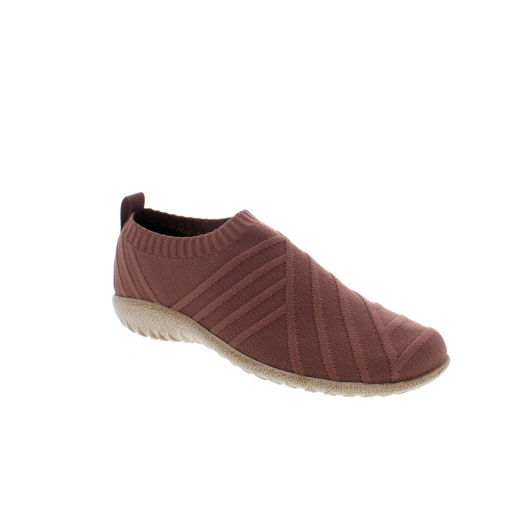 The Okahu Vegan slip-on sneaker is wrapped in microfiber and molds to the shape of your foot with wear. Designed with a removable, anatomic cork and latex footbed, is extremely lightweight, durable and slip resistant - perfect for all-day wear. 