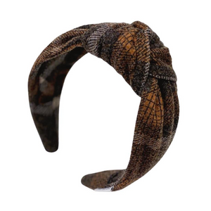 Bring a new level of sophistication to your everyday look with the Park Ave Headband. Chelsea King headbands are designed to be highly lightweight for all-day wear and comfort. 