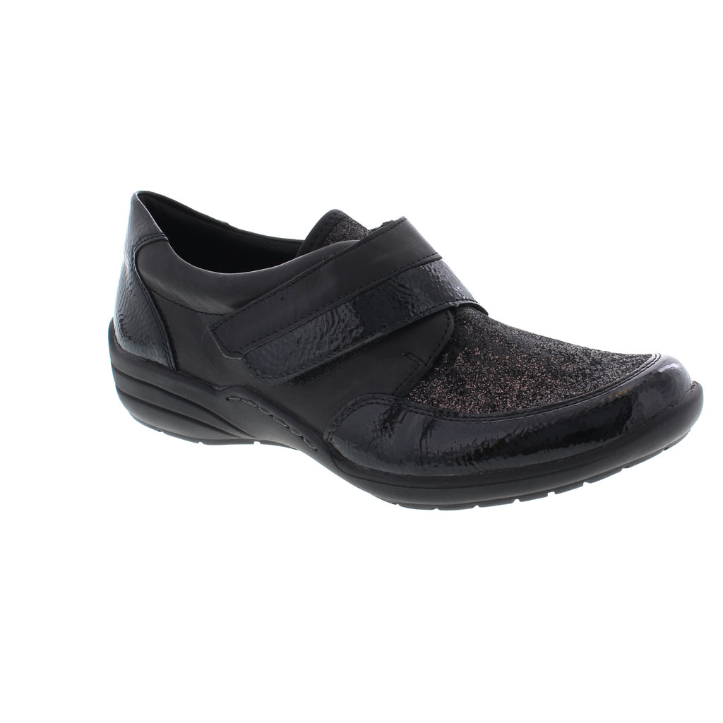 The little black shoe that you'll want to put on repeat! With a beautiful leather upper and a comfortable footbed, these shoes are sure to be a favorite!