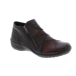 These black leather boots from Remonte are a Fall must-have. With overlapping black and red panels, these boots are striking at first glance. An inside zipper ensures easy accessibility, and the interior velvet lining keeps your feet protected from the cold.