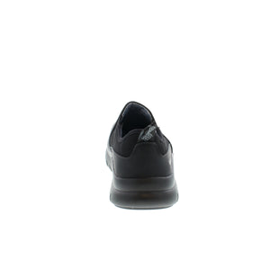 The Alegria Shift Lead slip-on sneaker features a Vegan leather upper, dual elastic gore panelling, padded collar, seamless printed mudguard, pull tab for easy on-and-off, removable footbed, and built-in arch support. Complete with a slip-resistant and non-marking outsole for all-day support and comfort, you'll love putting these shoes on day after day!