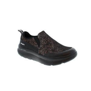 The Alegria Shift Lead slip-on sneaker features a Vegan leather upper, dual elastic gore panelling, padded collar, seamless printed mudguard, pull tab for easy on-and-off, removable footbed, and built-in arch support. Complete with a slip-resistant and non-marking outsole for all-day support and comfort, you'll love putting these shoes on day after day!