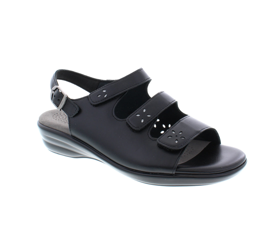 Step into these sandals for the ultimate SAS comfort! A broad, contoured insole delivers plush comfort and support, while a shock-absorbing sole provides cushioning!