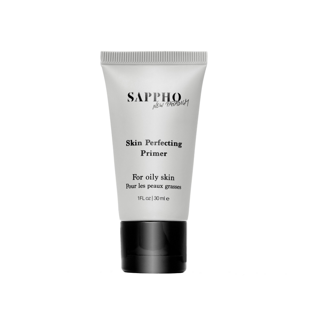 This primer is perfect for oily skin, with nourishing and natural ingredients that lock in moisture, refine skin texture, and create a smooth, natural-looking canvas for makeup. Ideal for the fall and winter season, maintain your healthy glow without worrying about shine and achieve a perfect, flawless look.
