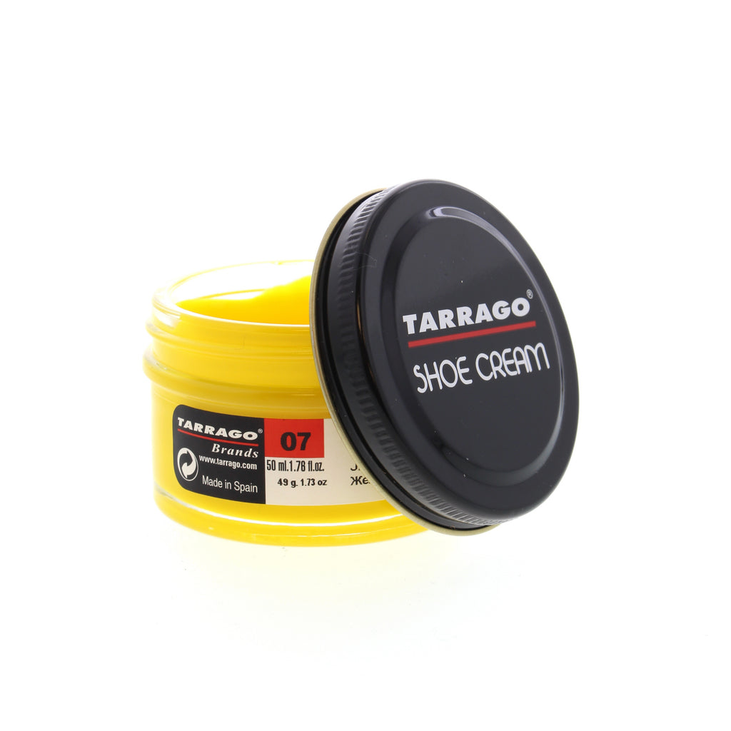 Tarrago Shoe Cream is crafted from carnauba wax and beeswax for nourishment, shine maintenance and color enhancement. This product creates lasting shine and ensures waterproof protection, nutrition and flexibility to leather, while providing full coverage.