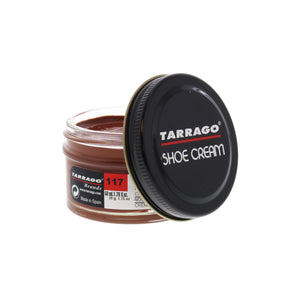 Tarrago Shoe Cream is crafted from carnauba wax and beeswax for nourishment, shine maintenance and color enhancement. This product creates lasting shine and ensures waterproof protection, nutrition and flexibility to leather, while providing full coverage