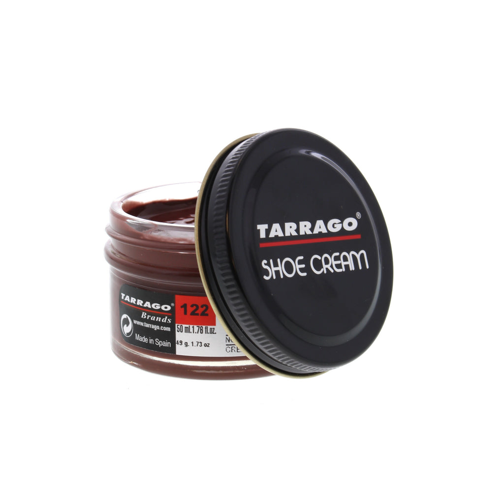 Tarrago Shoe Cream is crafted from carnauba wax and beeswax for nourishment, shine maintenance and color enhancement. This product creates lasting shine and ensures waterproof protection, nutrition and flexibility to leather, while providing full coverage