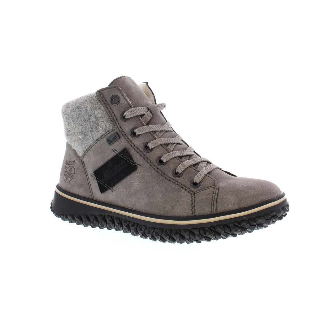 This light grey lace-up boot is designed with soft imitation leather and enhanced with a padded felt collar. The fluffy warm lining made of textile fleece, RiekerTex membrane and rubberized outsole ensure your feet stay dry for all of your Winter walks. 