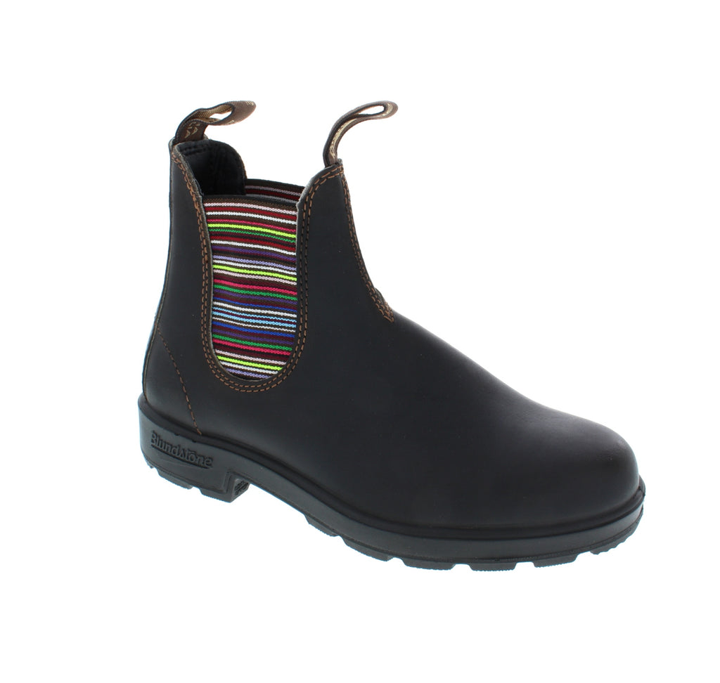 The Blundstone B1409 is the perfect addition to your spring lineup! With the Original Blundstone in mind, the colourful, striped elastic adds a fun twist to the Chelsea boot!
