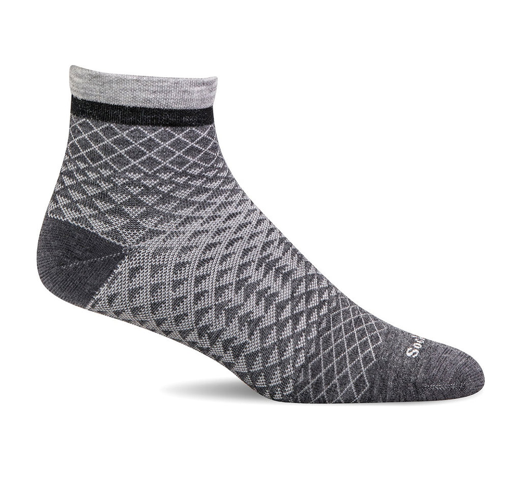 The Plantar Ease Quarter provides all-day relief for your Plantar Fasciitis. These socks can be paired with any outfit for a casual and supportive feel!