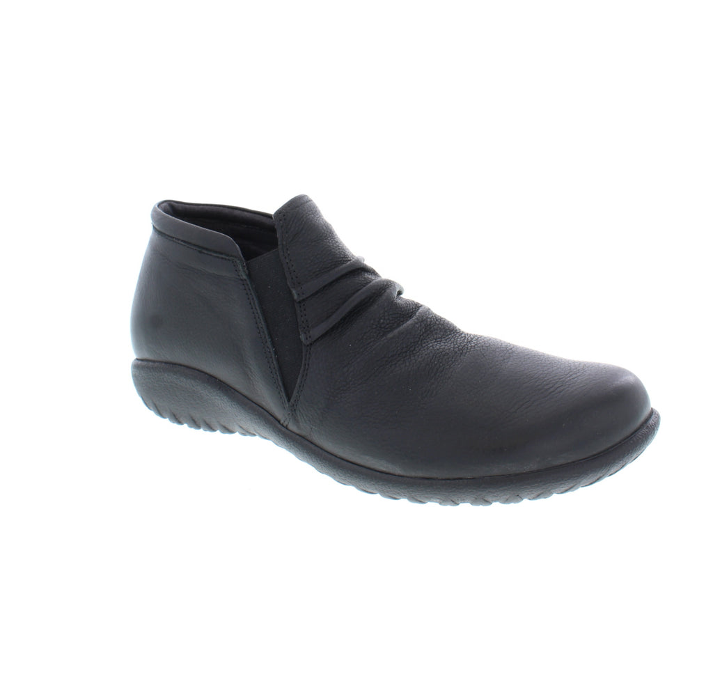 The Naot Terehu is the perfect combination of style, comfort, and versatility. Its edgy black leather and ruched design are complemented by dual side gore, making it easy to slip on and off. Additionally, the Terehu is APMA certified for promoting good foot health.